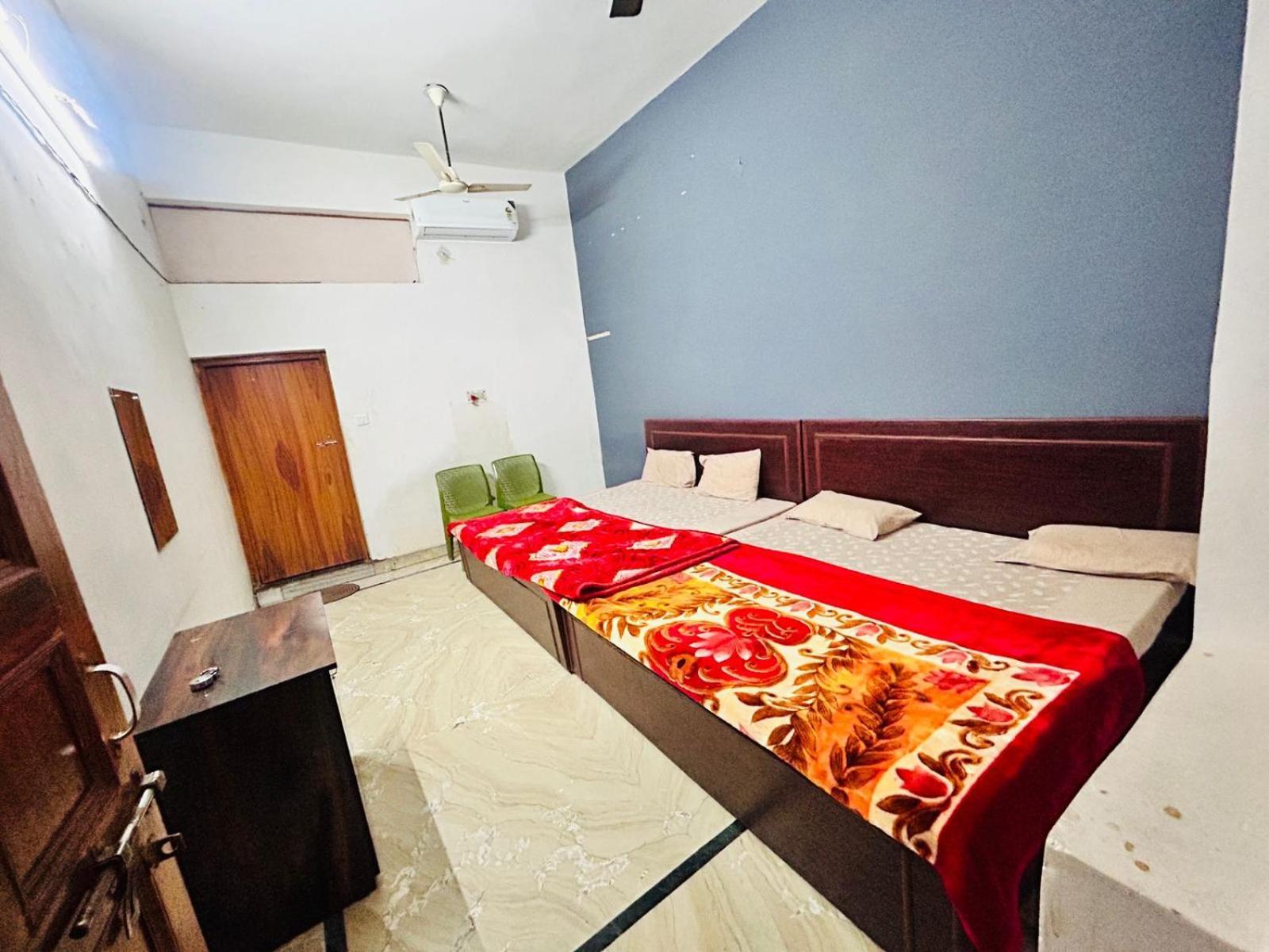 Agrawal Inn Guest House Mathura Ngoại thất bức ảnh